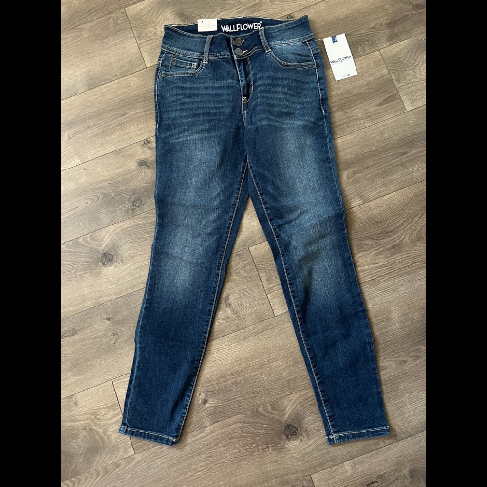 Wallflower Flirty Curvy High Rise Jeans Size 3/26 New